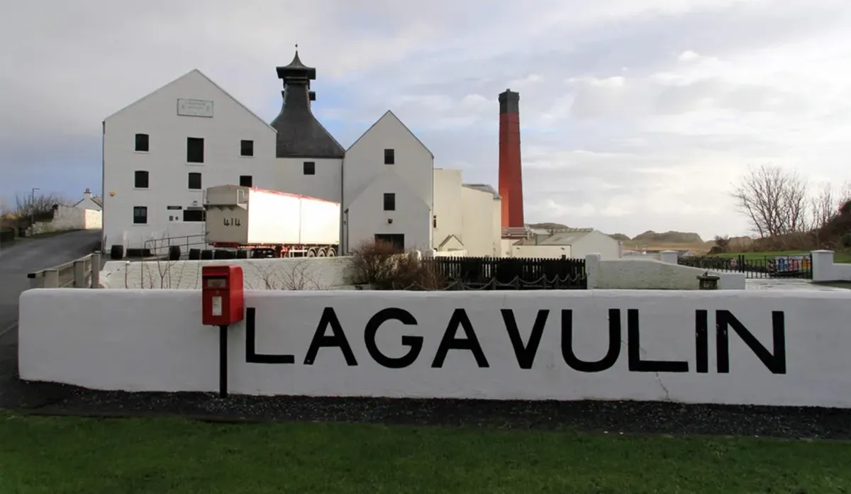 lagavulin-distillery